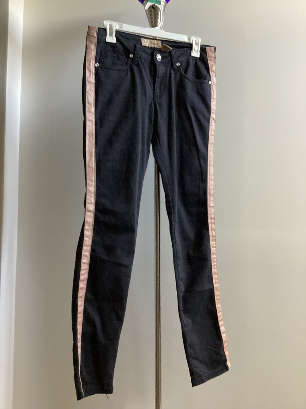 Skinny jeans with side stripe
